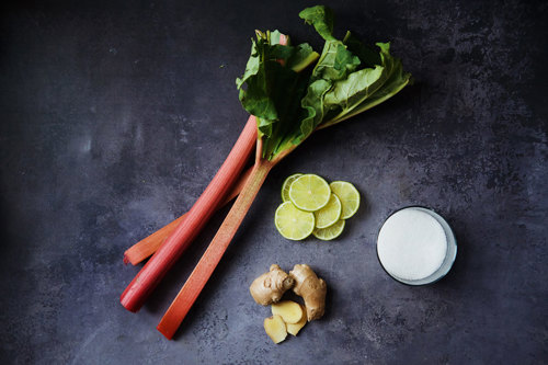 Ingredienser til rabarbersorbet