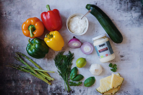 Ingredienser til grillede grøntsagsspyd